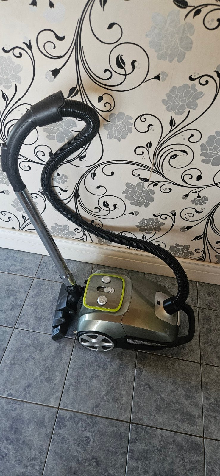 stofzuiger nu voor 30 euro.
zeer krachtig ., Ophalen of Verzenden, Zo goed als nieuw, Stofzak, 1200 tot 1600 watt