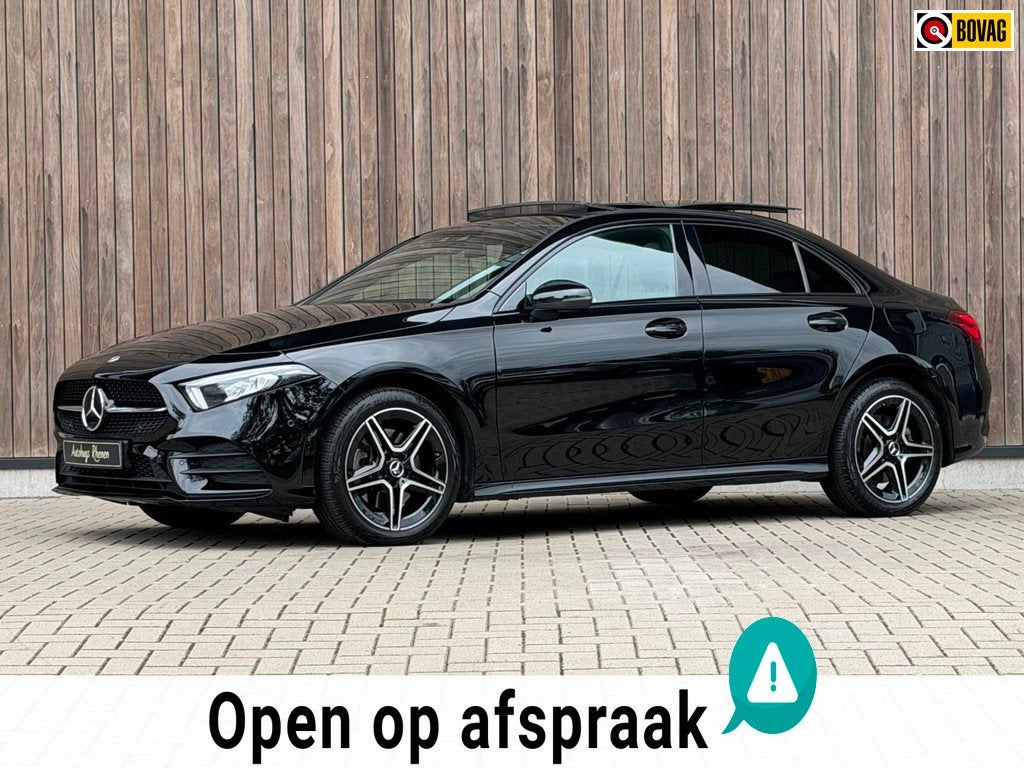 Mercedes-Benz A-klasse 250 e AMG Line / Panoramadak /, Auto's, Mercedes-Benz, Gebruikt, Zwart, 4 cilinders, 15 kWh