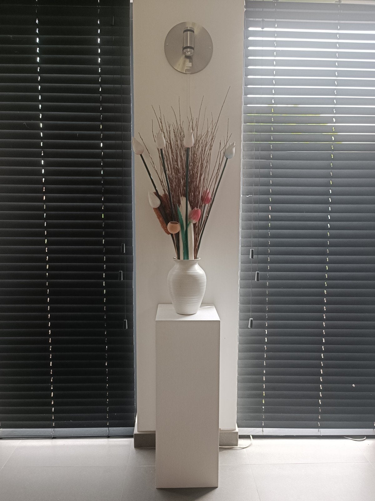 Mooi decoratief, vaas met takken, planten, herfststuk, Ophalen