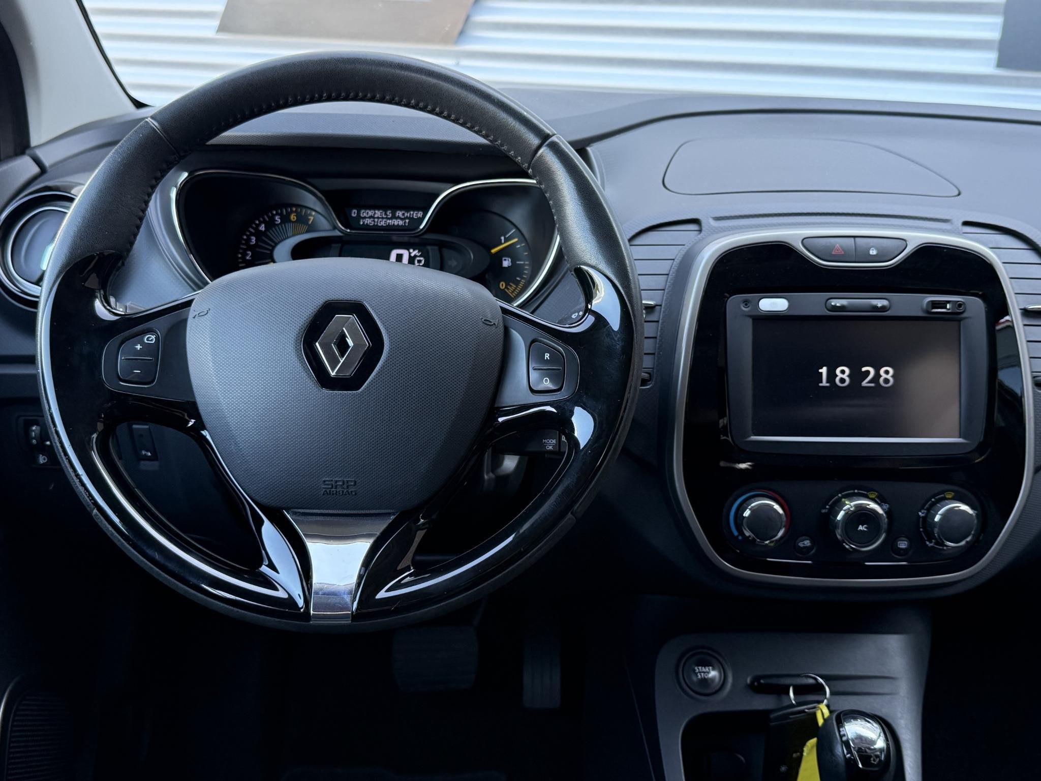 Renault Captur 1.2 TCe Dynamique 1e Eigenaar|Navi|Airco|Crui, Auto's, Stof, Euro 6, 4 cilinders, Zwart