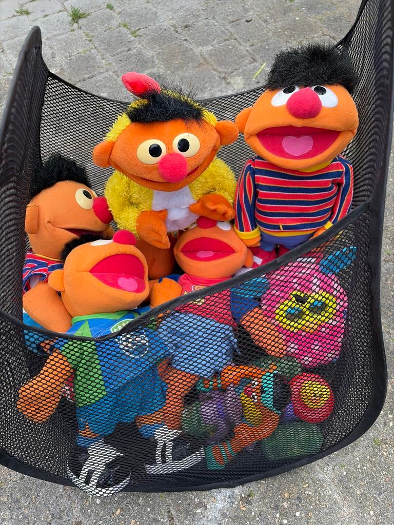 Sesamstraat knuffels en Furby in wasmand, Ophalen, Oranje, Gebruikt, Overige merken