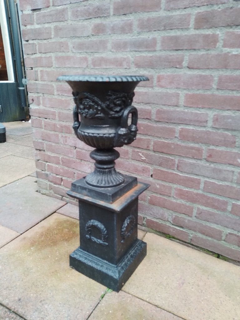 Gietijzeren vaas op sokkel totaal 70 cm hoog, Tuin en Terras, Ophalen, Gebruikt