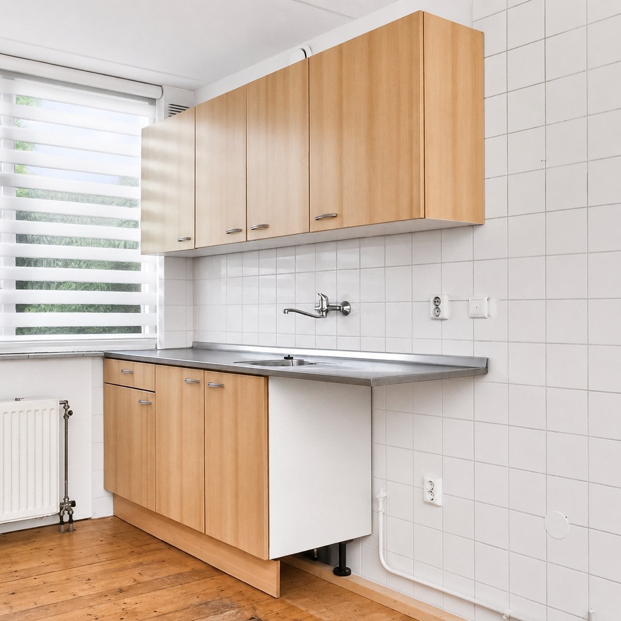 Compacte keuken met houten kasten en RVS blad, Ophalen, Gebruikt, Bruin, Enkelwandige keuken