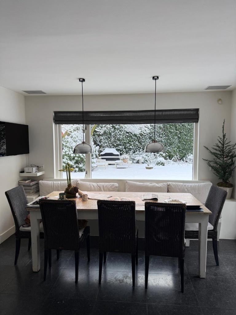 Eettafel met vijf stoelen, Ophalen, Gebruikt, Landelijk, 4 tot 6 stoelen