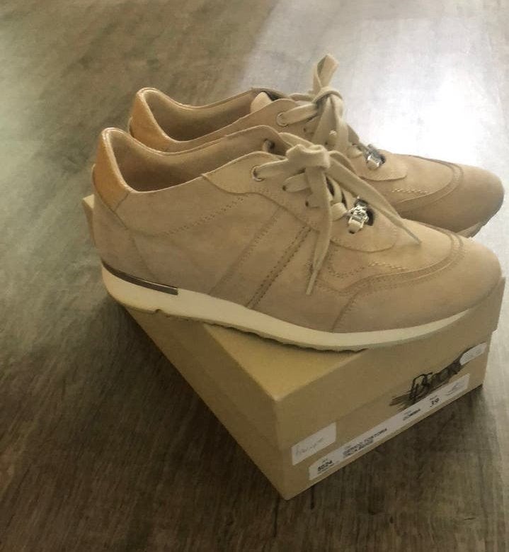 DLSport Taupe Lederen Sneakers mt39, Ophalen, Beige, Sneakers of Gympen, Zo goed als nieuw