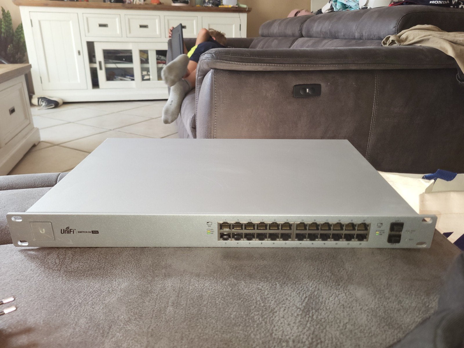 Ubiquiti UniFi Switch 24 PoE Gen2, Computers en Software, Netwerk switches, Zo goed als nieuw, Ophalen of Verzenden
