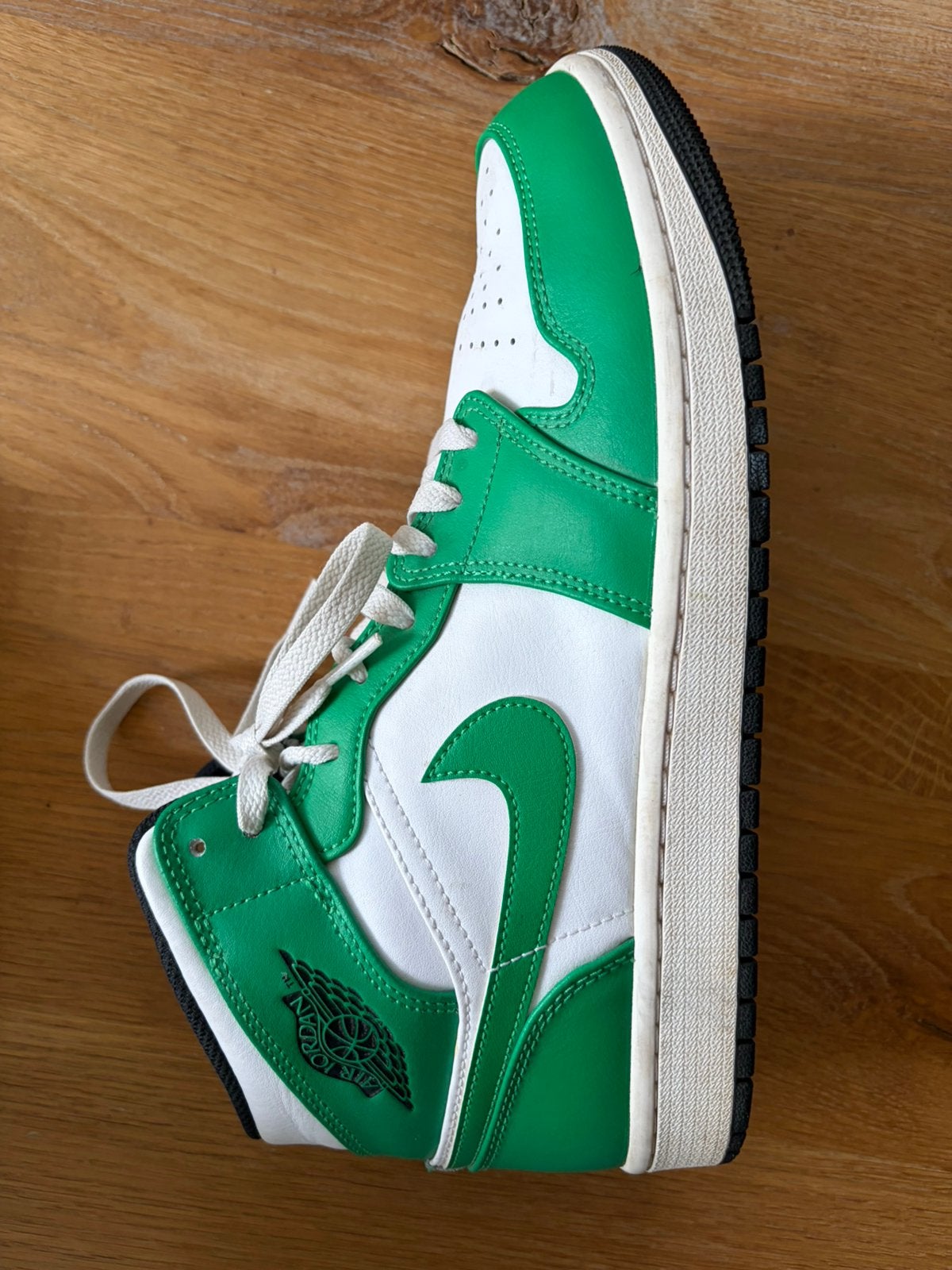 Nike Air Jordan 1 Mid Green Maat 44, Overige kleuren, Ophalen of Verzenden, Sneakers of Gympen, Gedragen