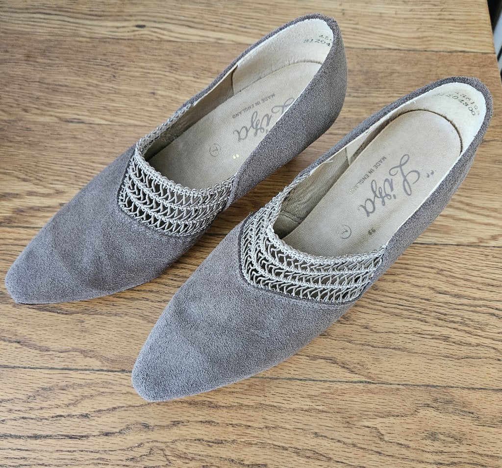 Pumps schoenen van Liza – maat 40 – taupe/ beige / bruin, Kleding | Dames, Beige, Ophalen of Verzenden, Zo goed als nieuw, Schoenen met hoge hakken