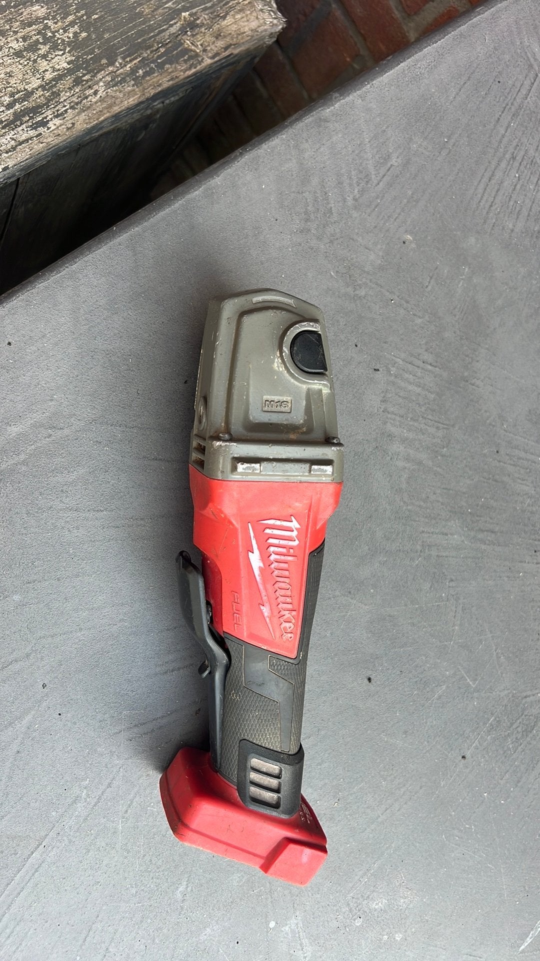 Milwaukee haakse slijper (paddle switch), Ophalen, Zo goed als nieuw, Minder dan 700 watt, Haakse handslijpmachine