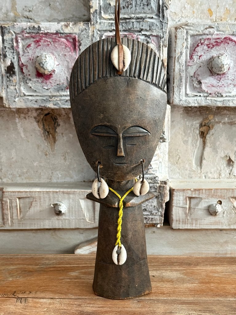 Akuaba beeld uit Ghana - Ashanti doll met schelpen, Antiek en Kunst, Ophalen of Verzenden