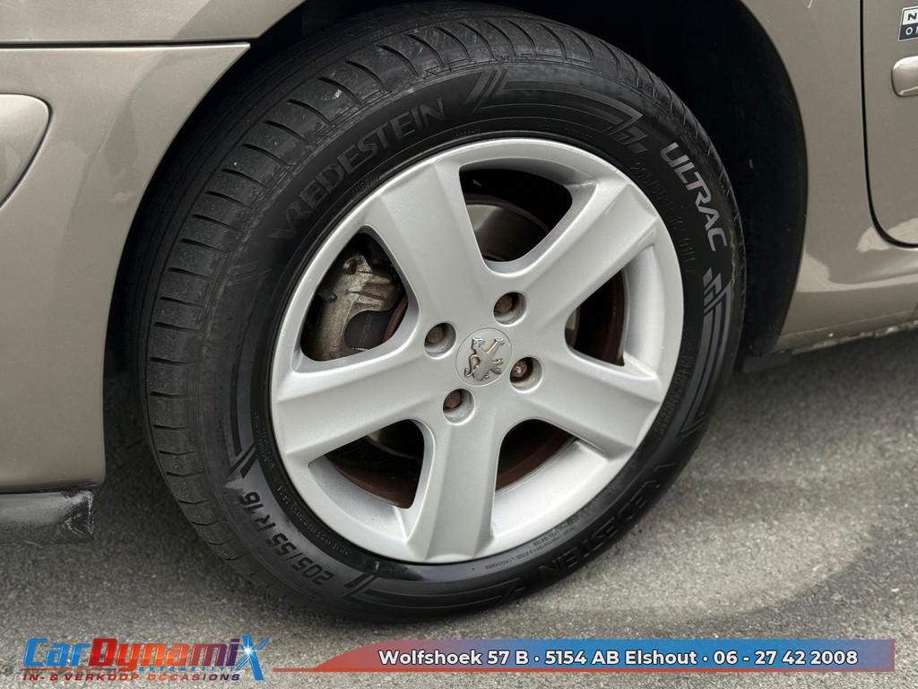 Peugeot 307 SW 2.0 16V Navtech | Automaat | Panoramadak | Ai, Gebruikt, 4 cilinders, 7 stoelen, Zilver of Grijs