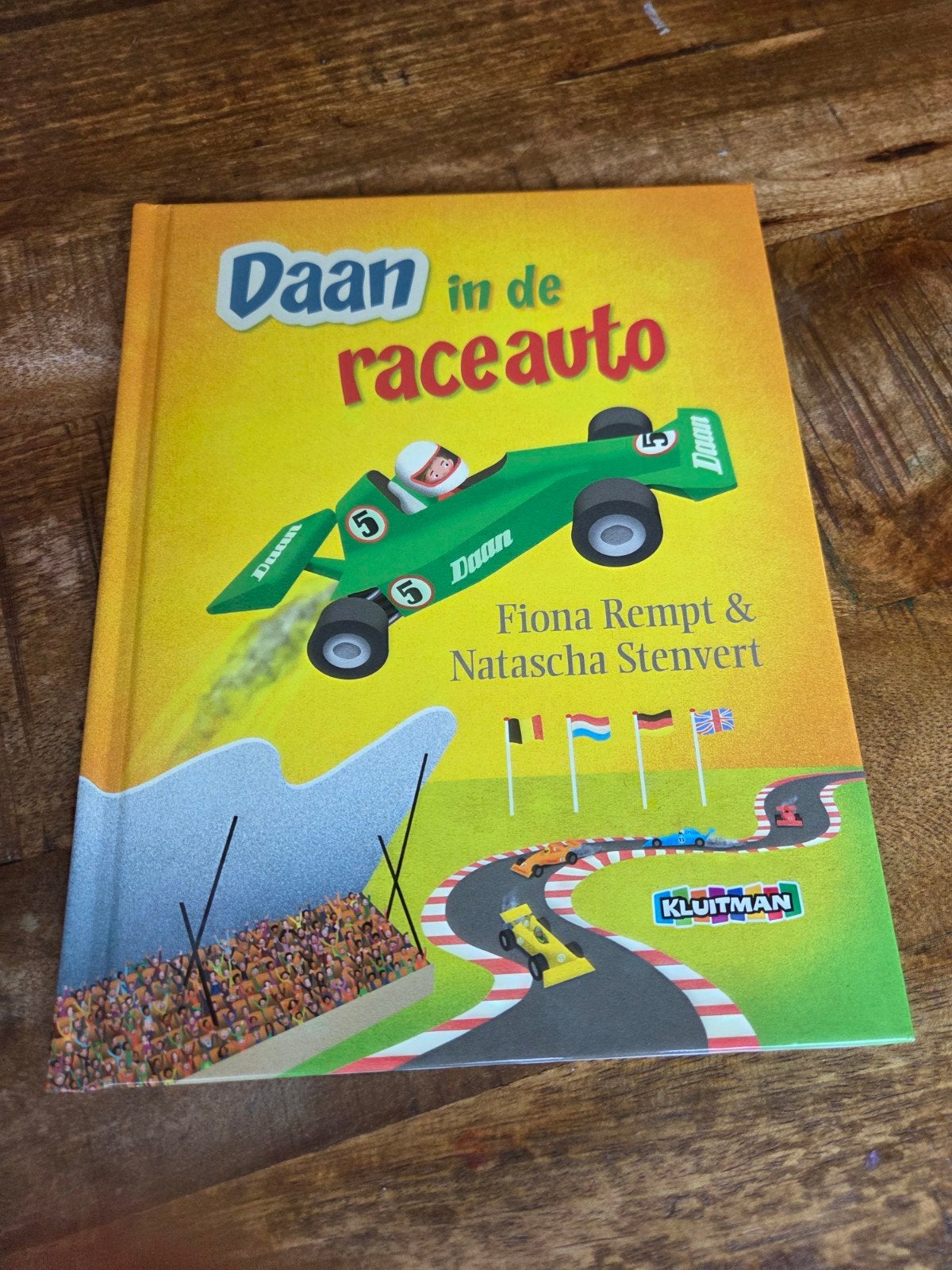 Daan in de raceauto - Spannend kinderboek, Ophalen of Verzenden, Zo goed als nieuw, Fiona Rempt & Natascha Stenvert, Fictie algemeen