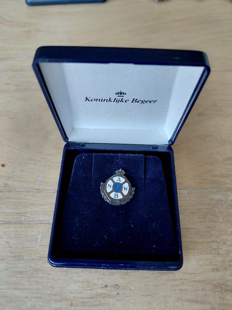 Zilveren broche ANWB 12,5 lid in een doosje., Ophalen of Verzenden, Zo goed als nieuw, Transport, Speldje of Pin