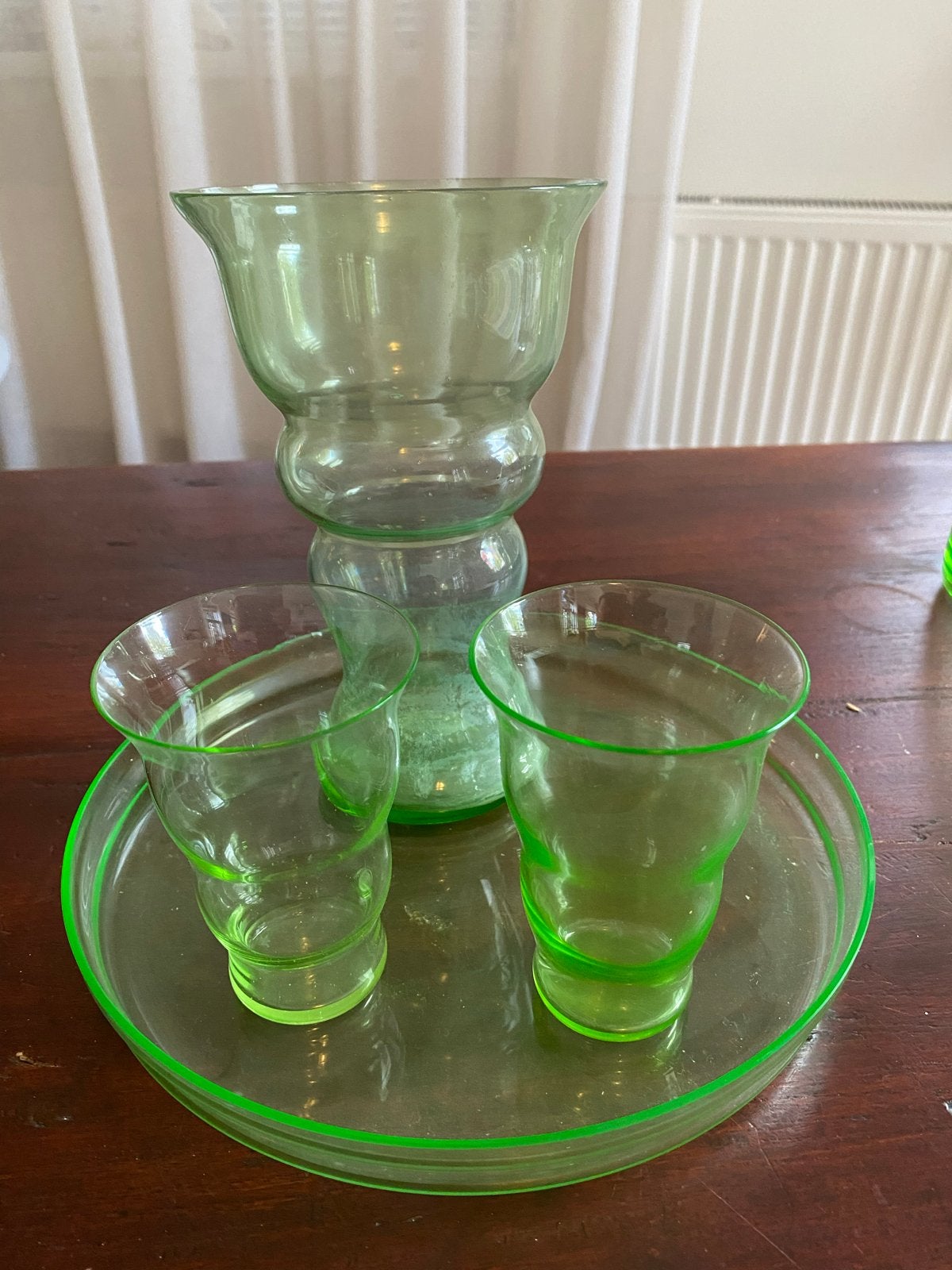 Vintage uraniumglas set: vaas, schaal en 2 glazen, Antiek en Kunst, Ophalen