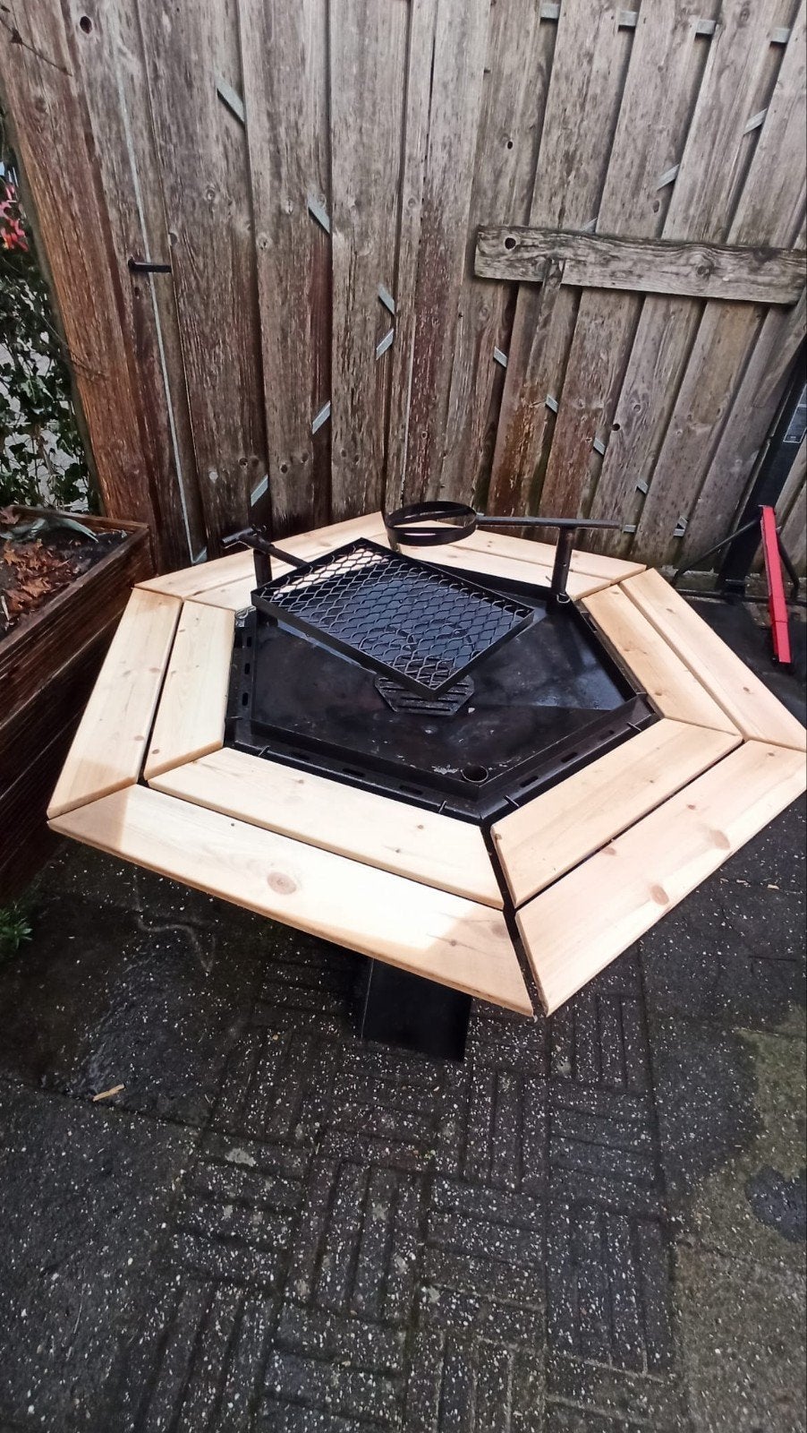 Zeshoekige Grill met Houten Rand - Perfect voor Buiten, Ophalen, Gebruikt, Vuurkorf