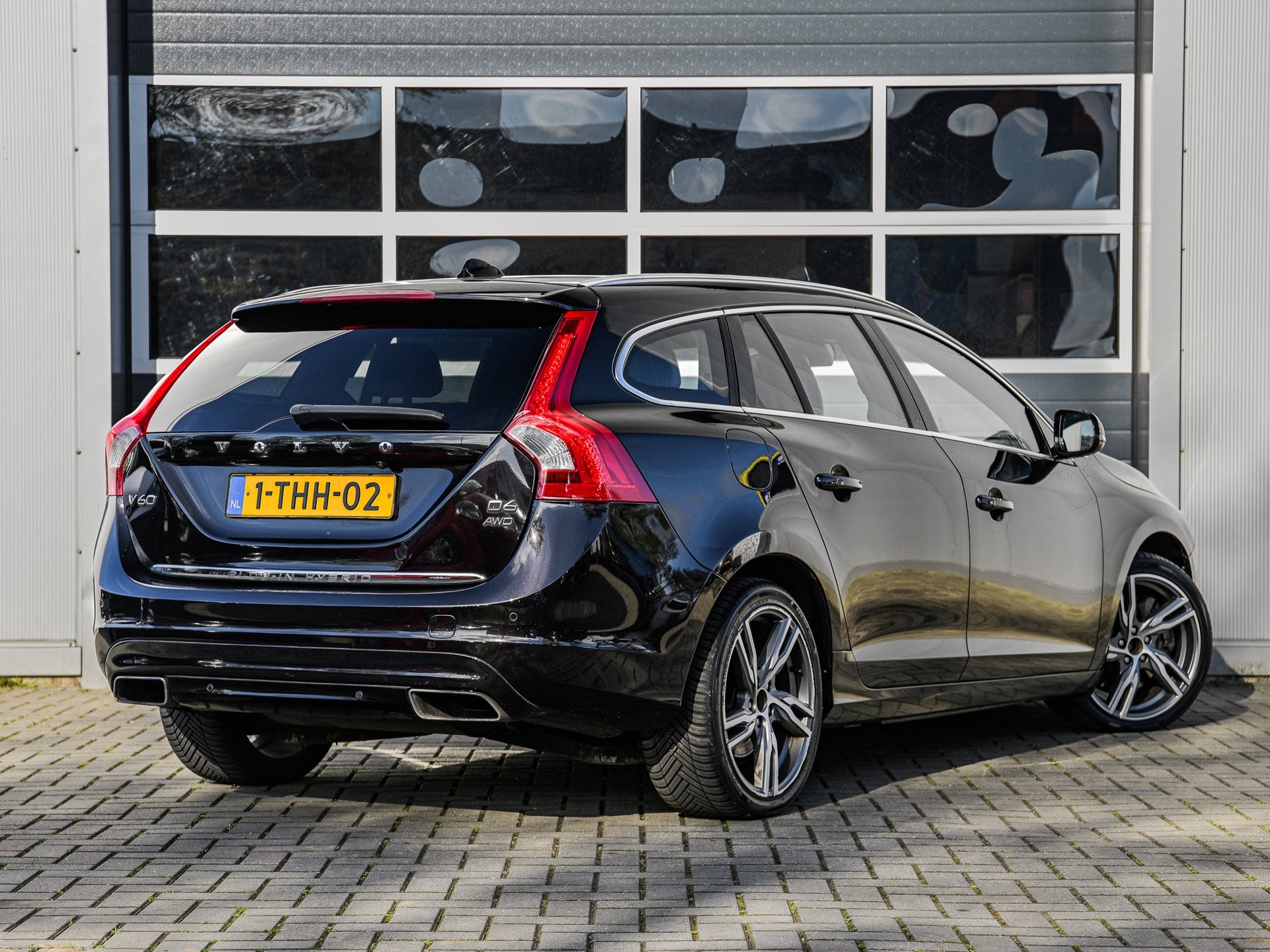 Volvo V60 2.4 D6 AWD Plug-In Hybrid Summum | Schuifdak | Led, Automaat, Zwart, Vierwielaandrijving, 11 kWh