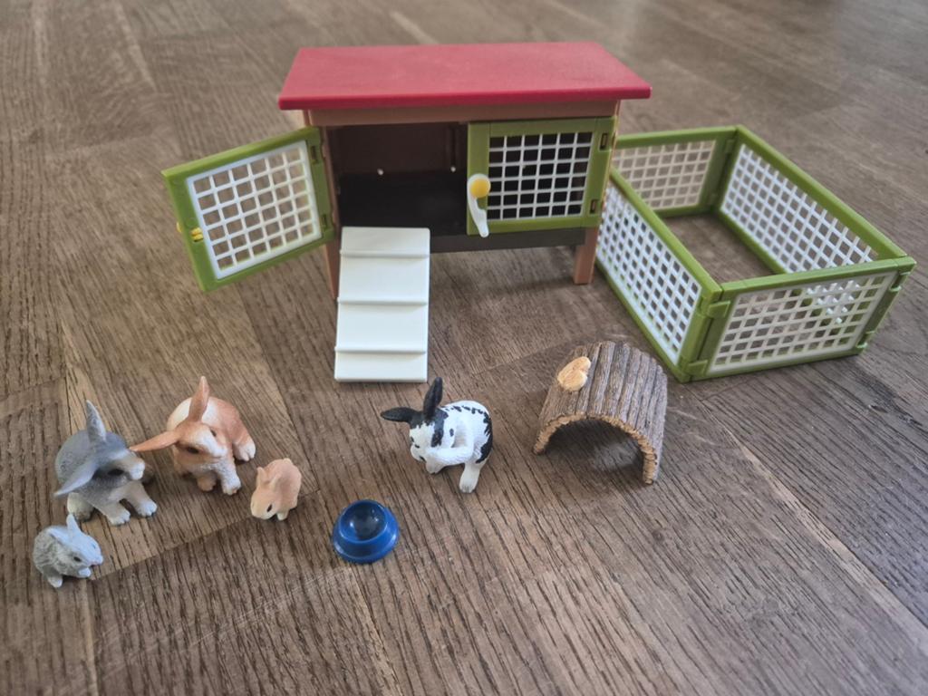 Schleich konijnenhok met 5 konijnen en accessoires, Ophalen of Verzenden, Zo goed als nieuw