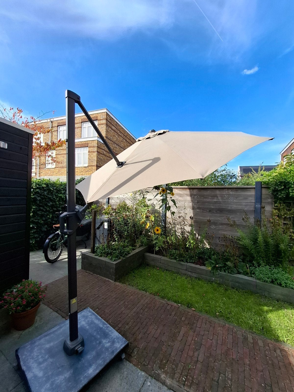 platinum verstelbare zweefparasol met hoes en voet, Tuin en Terras, Ophalen, Gebruikt, Zweefparasol, Verstelbaar