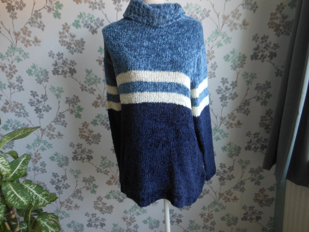 Mooie soepele trui, Ophalen of Verzenden, Zo goed als nieuw, Maat 38/40 (M), Blauw