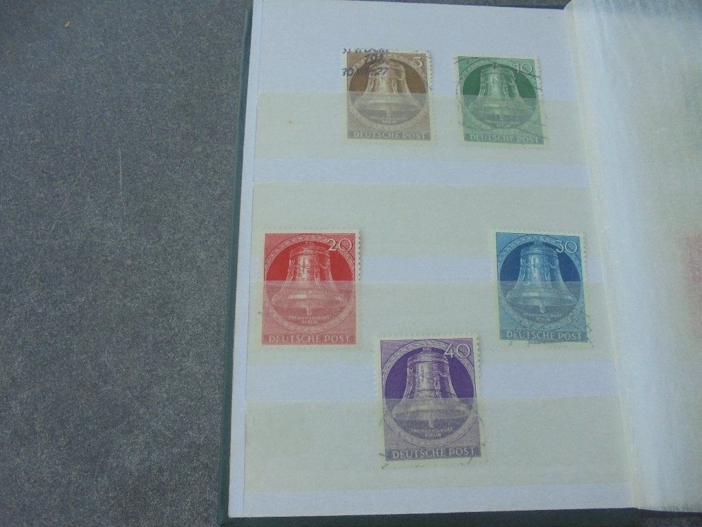 Duitsland Berlijn. 2 gest serie Klokken, nrs 82/86 , 101/105, Ophalen of Verzenden, Buitenland