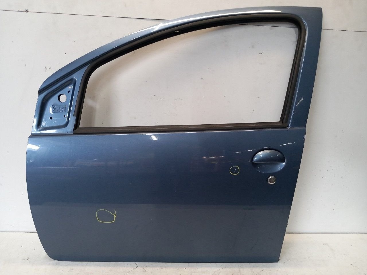 Portier links voor Toyota Aygo, Onderdelen@venauto.nl, Van der Ven Autorecycling B.V., Gebruikt, Ettenseweg 76, 4706 PB Roosendaal, The Netherlands