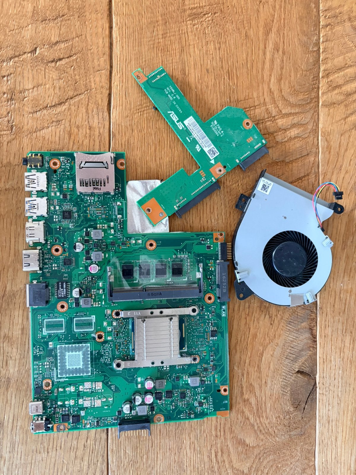 Asus laptop moederbord voor R540L(A) plus toebehorene, Ophalen of Verzenden, Zo goed als nieuw