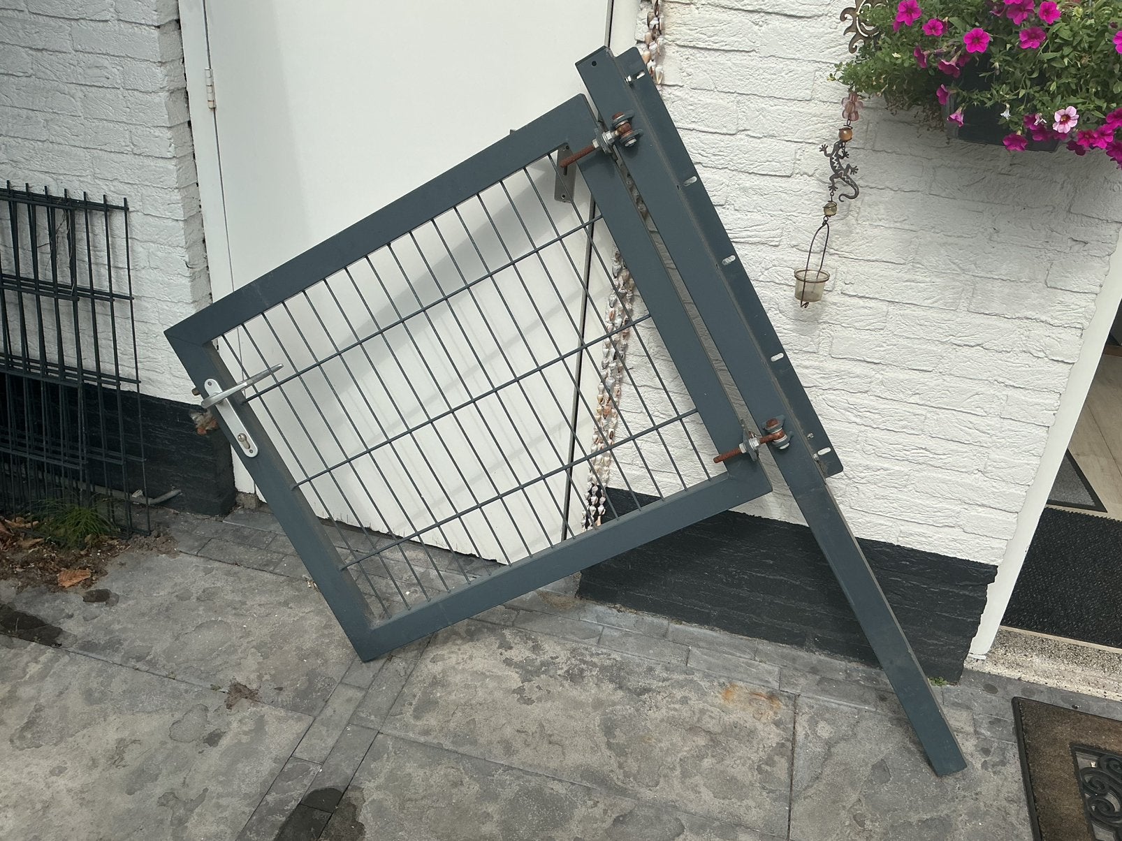 Hekwerk en deur met palen en evt vlonderbevestiging, Ophalen, Met poort, Gebruikt, Dubbelstaafmat hekwerk