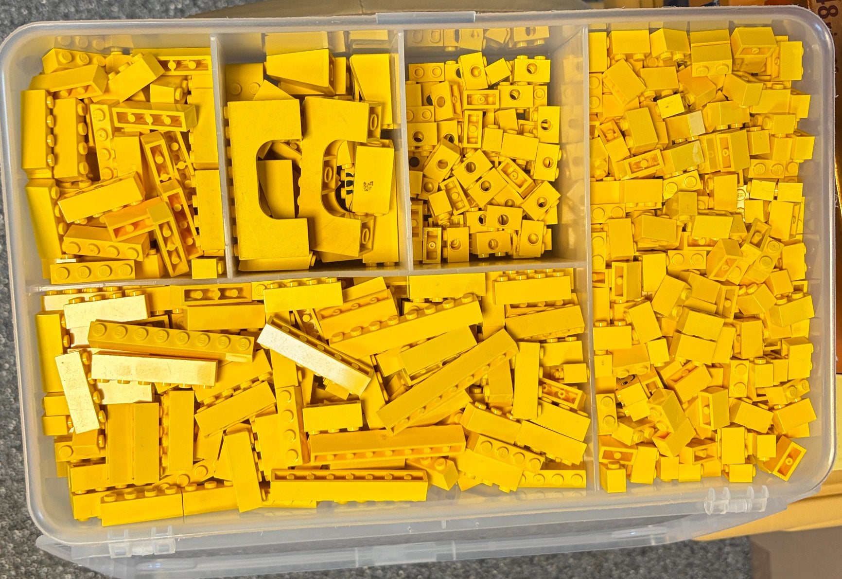 Lego diverse gele bouwstenen (opbergdoos), Ophalen of Verzenden, Gebruikt, Losse stenen, Lego