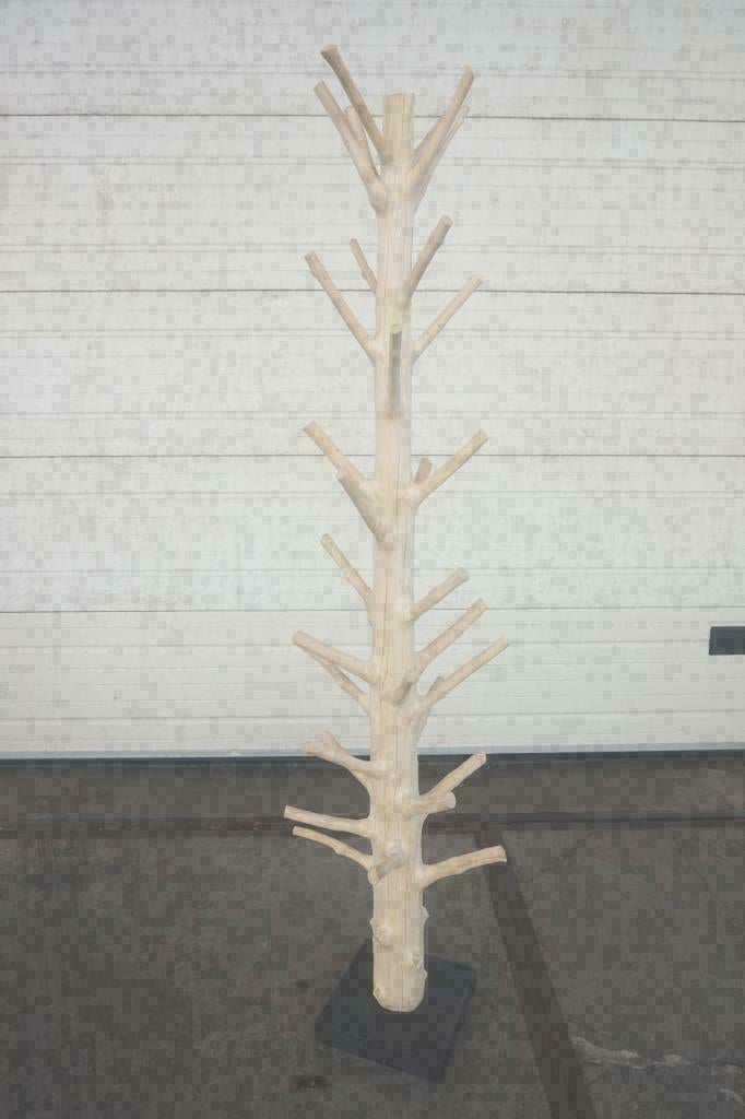 kapstokboom van hout met metalen voet, 2 meter hoog OP = OP