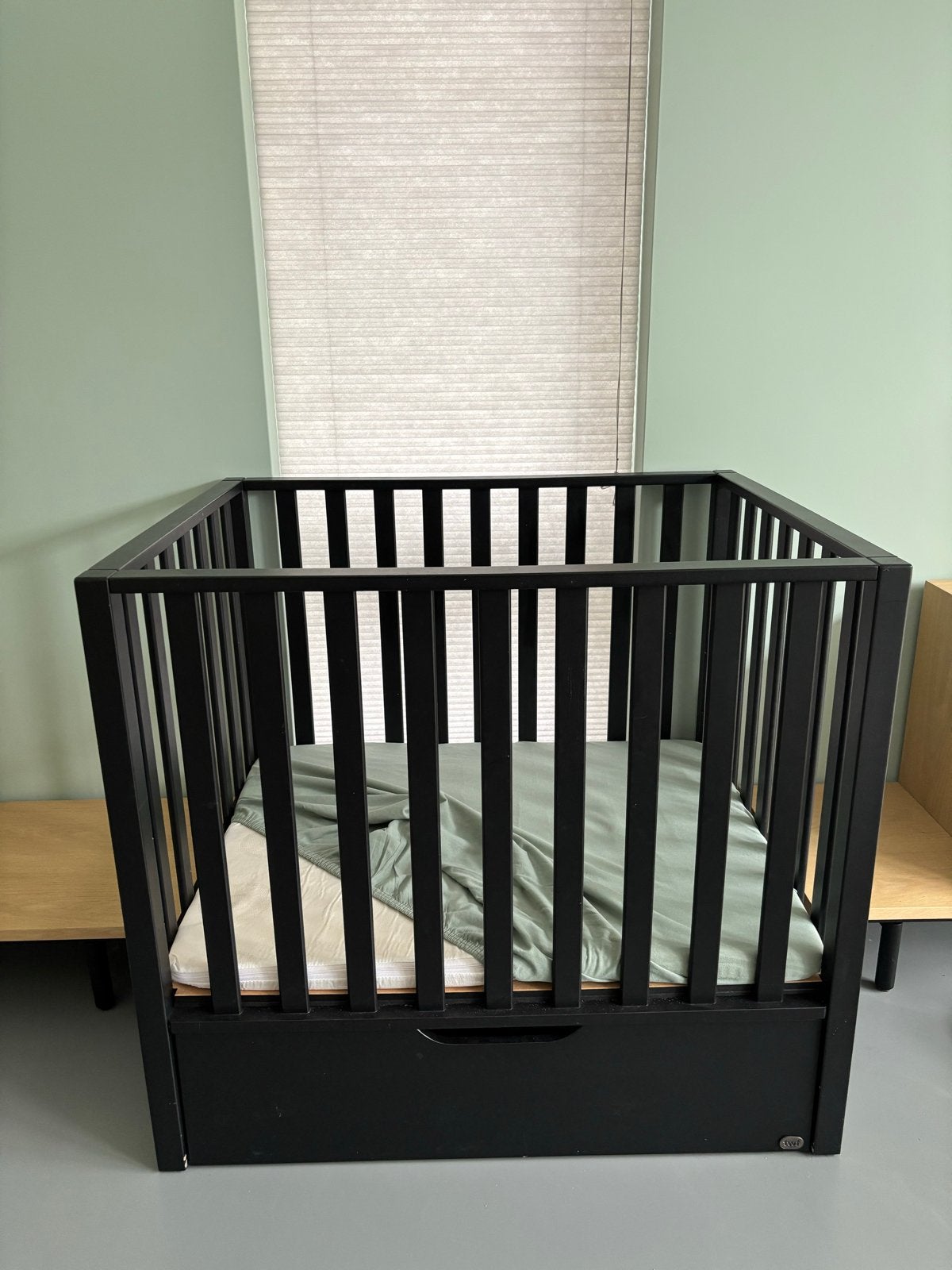 Zwarte box met lade en matras, Ophalen, Gebruikt, Rechthoekig, Lade