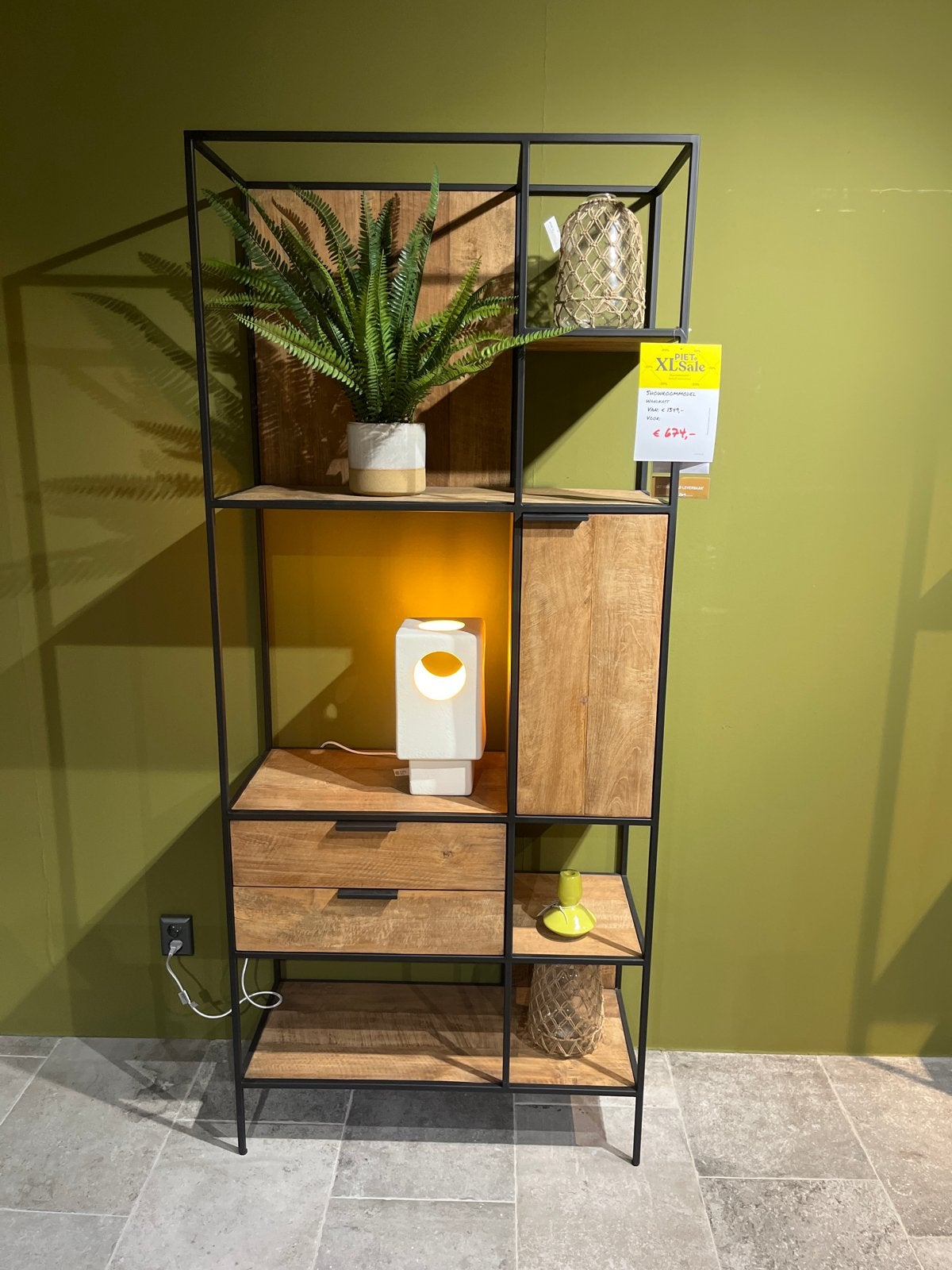 Wandkast Duke van oud teakhout - Showroom piet klerkx, Huis en Inrichting, Ophalen, Zo goed als nieuw