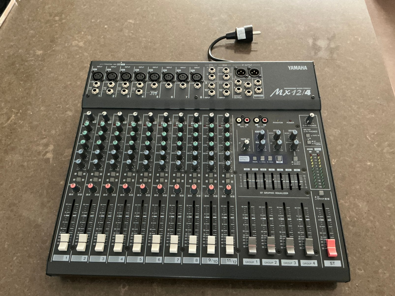 Yamaha MX12/4 mengpaneel, Muziek en Instrumenten, Mengpanelen, Ophalen, Zo goed als nieuw