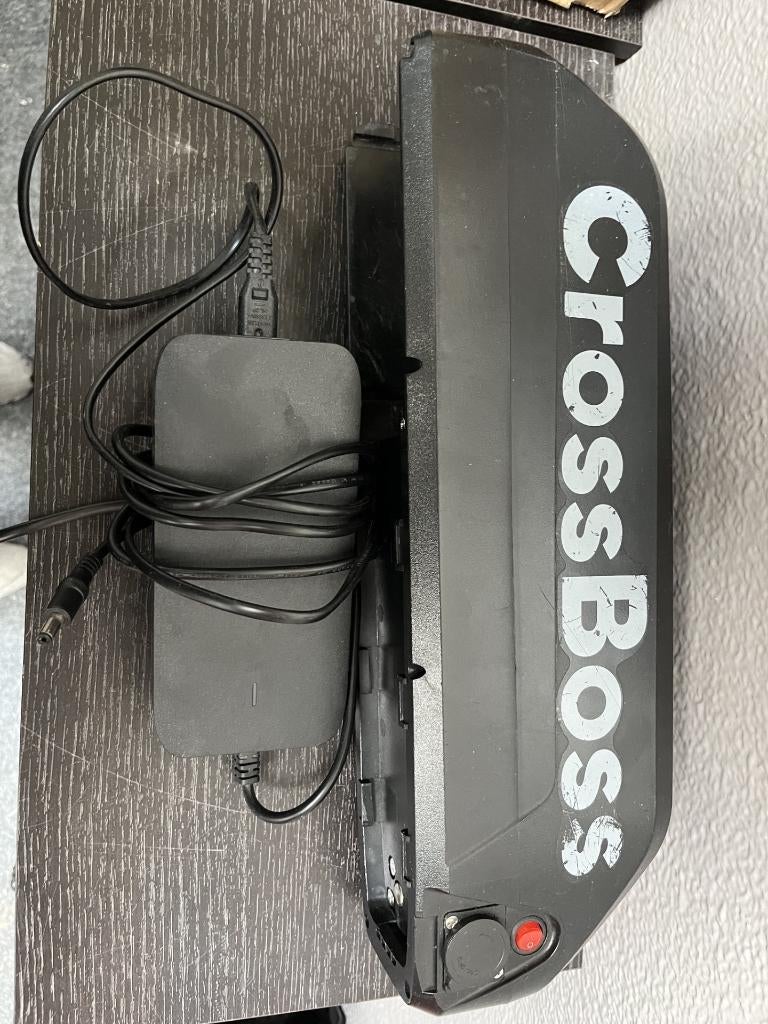 Accu Crosboss H9 + oplader, Fietsen en Brommers, Ophalen of Verzenden, Gebruikt