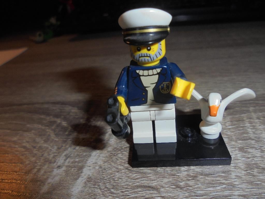 LEGO Series Minifigures 10, Sea Captain, Ophalen of Verzenden, Zo goed als nieuw, Lego
