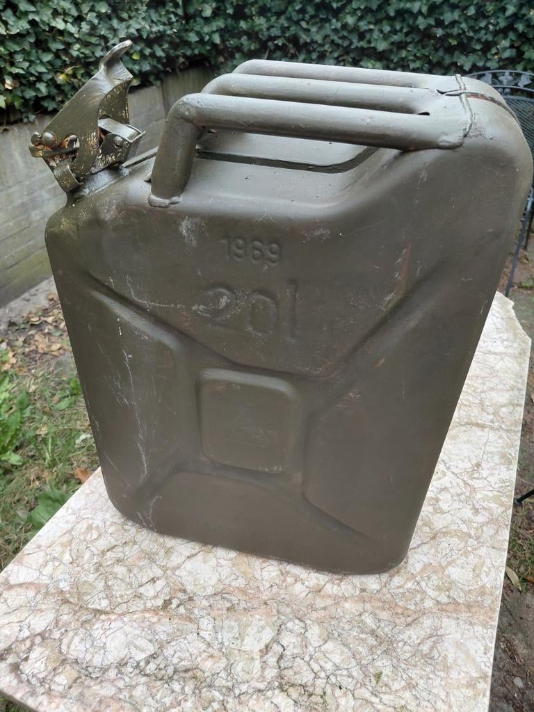 Vintage Jerrycan 20L uit 1969 - Militair Groen, Ophalen of Verzenden, Overige soorten, Overige gebieden, Overige typen