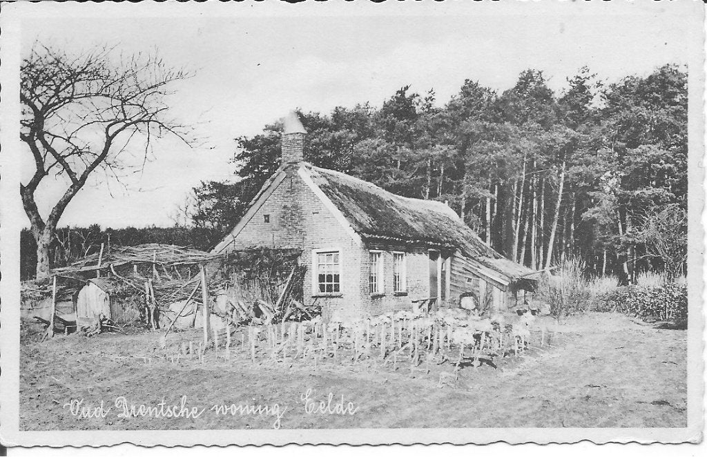 Oude Drentse woning, Eelde - Zwart-wit ansichtkaart, Verzamelen, Ophalen of Verzenden, 1940 tot 1960, Gelopen, Drenthe