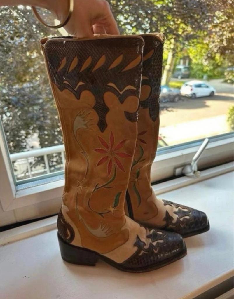 Cowboylaarzen met motief van buffalo uit mexico, maat 37, Kleding | Dames, Schoenen, Ophalen of Verzenden, Zo goed als nieuw, Zwart