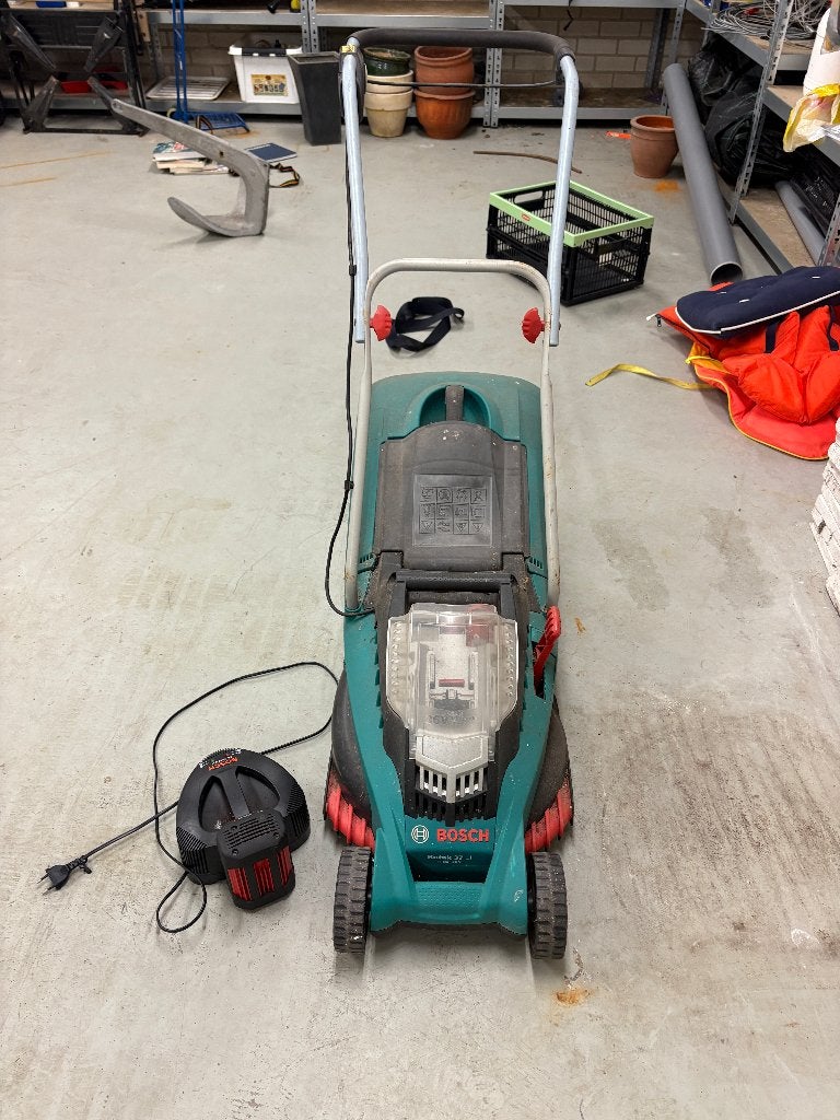 Bosch Grasmaaier Rotak 37 Li, Ophalen, Cirkelmaaier, Gebruikt, Opvangbak