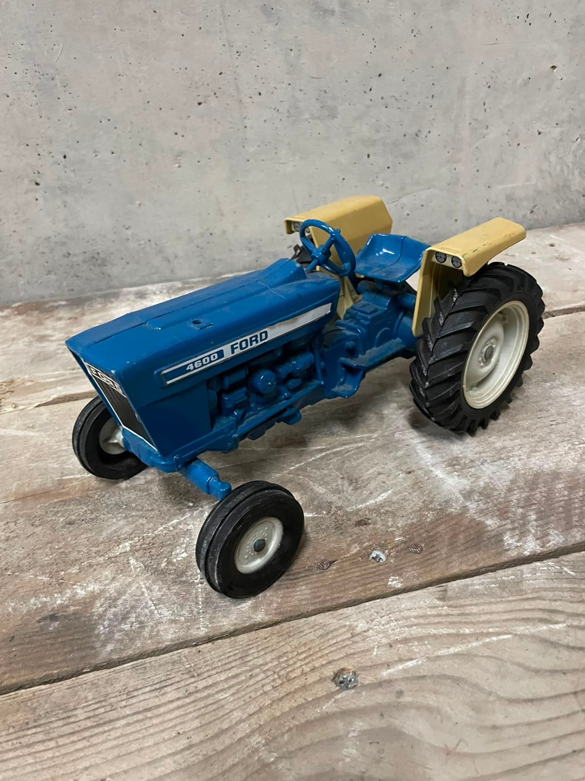 Ford 4600, Ophalen of Verzenden, Auto