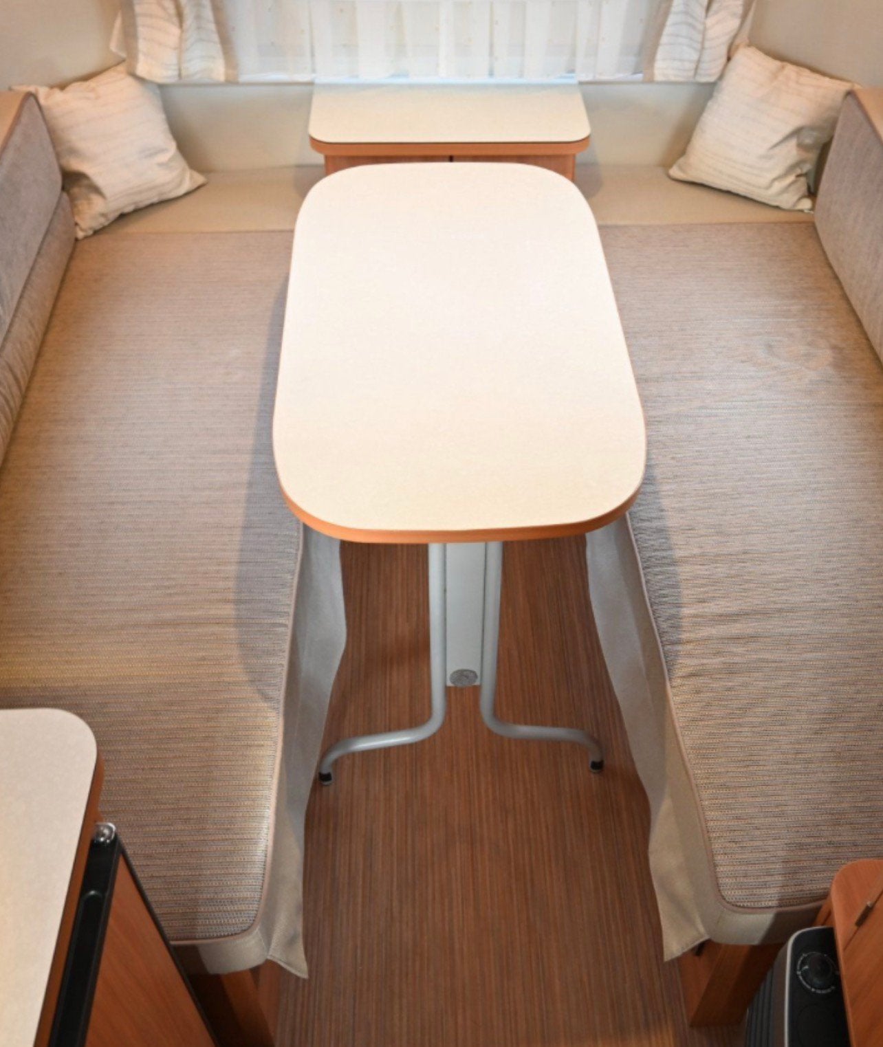 Eriba Touring langslaper tafel en nachtkastje, Caravans en Kamperen, Ophalen, Zo goed als nieuw, Campingtafel