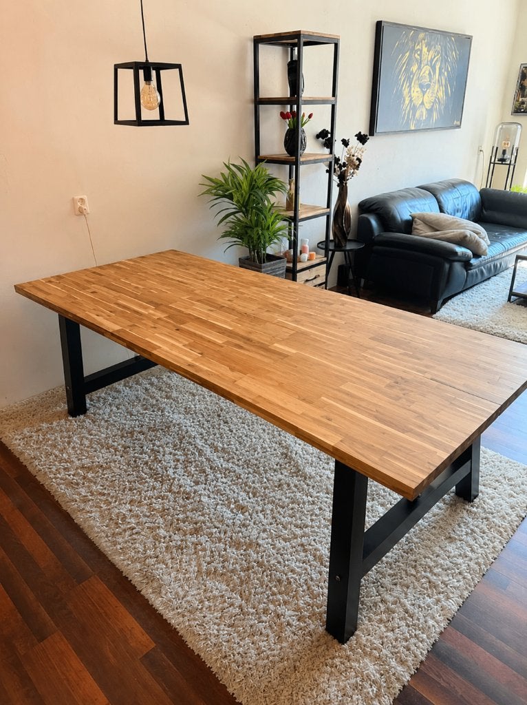 Eettafel Acaciahout 235x100 cm – Zwart Onderstel, Huis en Inrichting, Tafels | Eettafels, 200 cm of meer, 50 tot 100 cm, Zo goed als nieuw