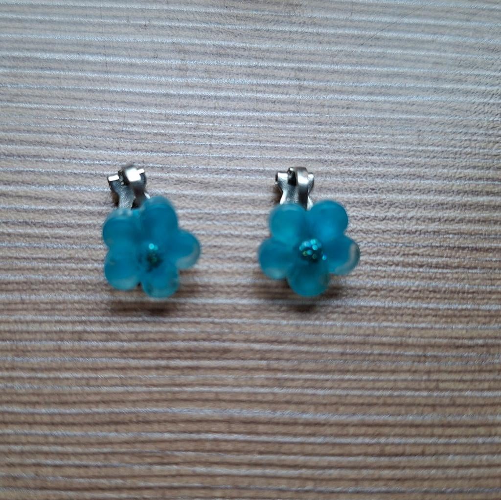 2x Blauwe bloem oorclips, Ophalen of Verzenden, Zo goed als nieuw