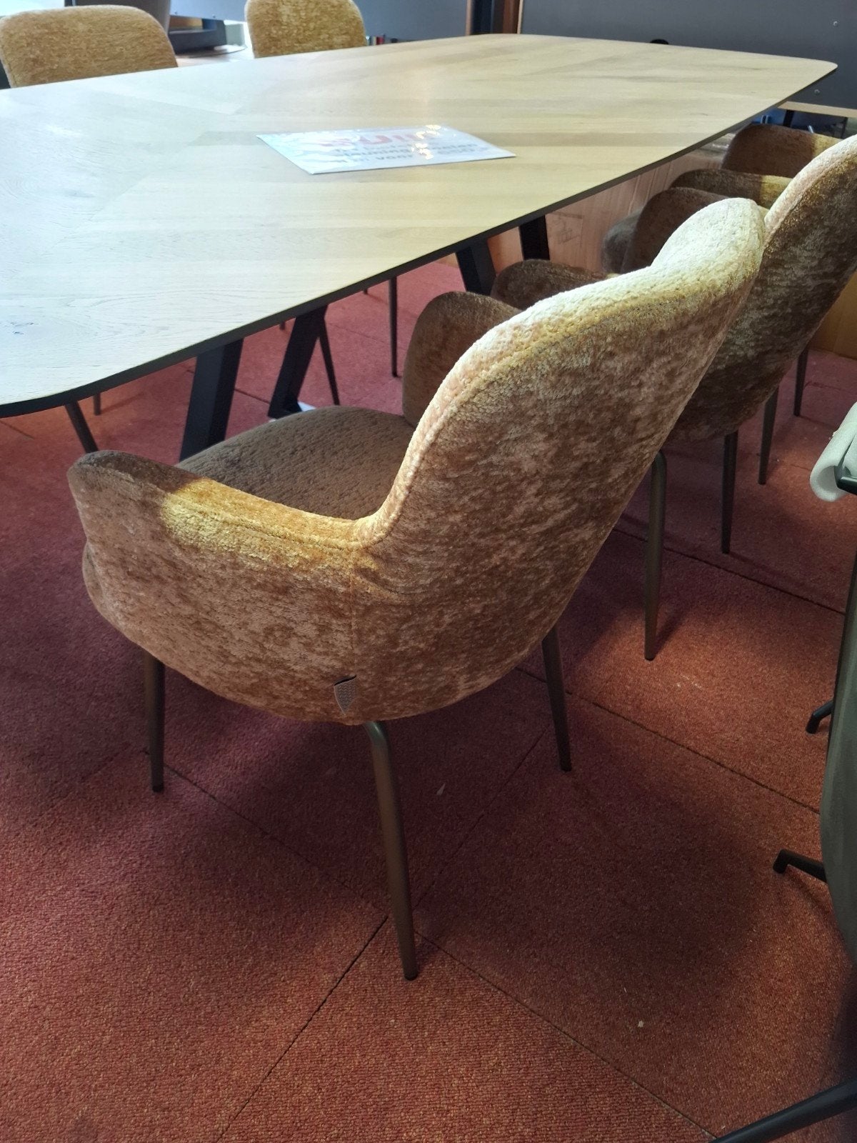 6 Nieuwe Armleuning stoelen, Oker, NU Samen voor € 650,=, Ophalen, Overige kleuren, Nieuw, Stof