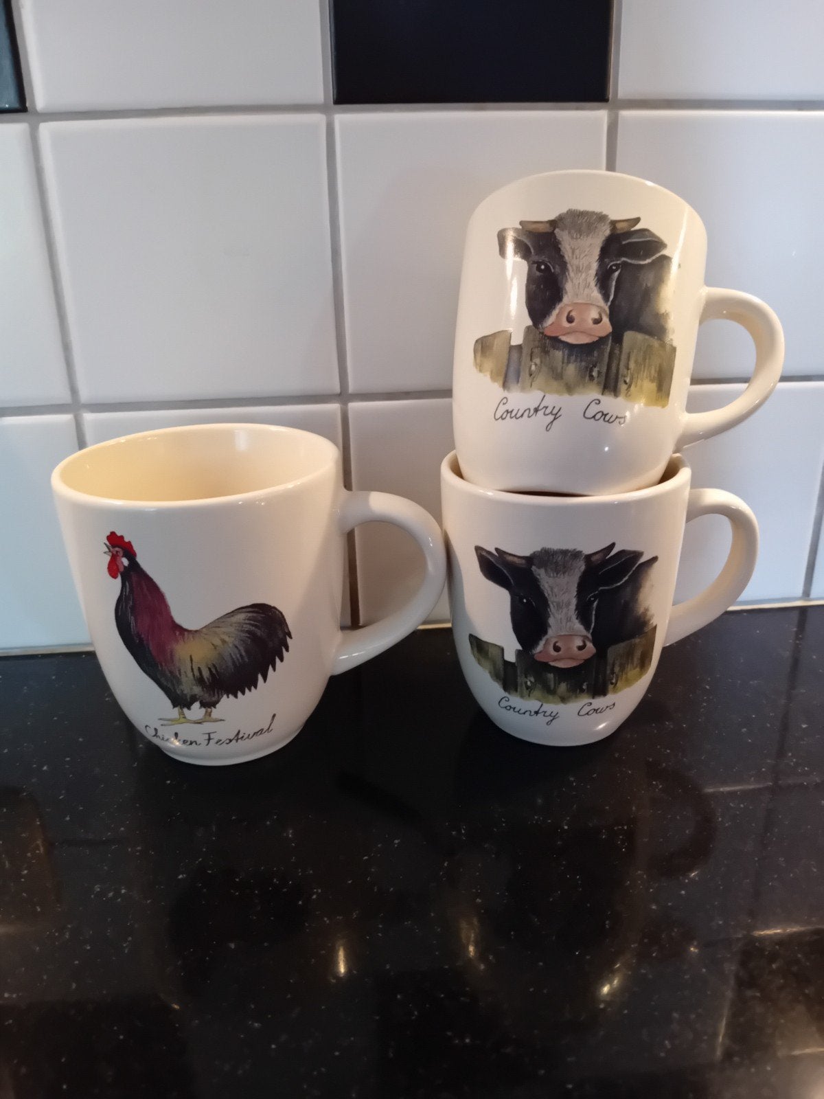 3 bekers met dierenprint - koe en kip, Huis en Inrichting, Keuken | Servies, Gebruikt, Ophalen of Verzenden, Overige stijlen, Kop(pen) en/of Schotel(s)