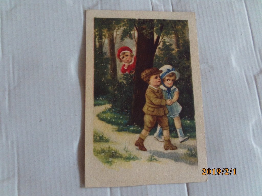 oude kinderkaart stelletje in het bos, Verzamelen, Ophalen of Verzenden, 1920 tot 1940, Gelopen, Kinderen