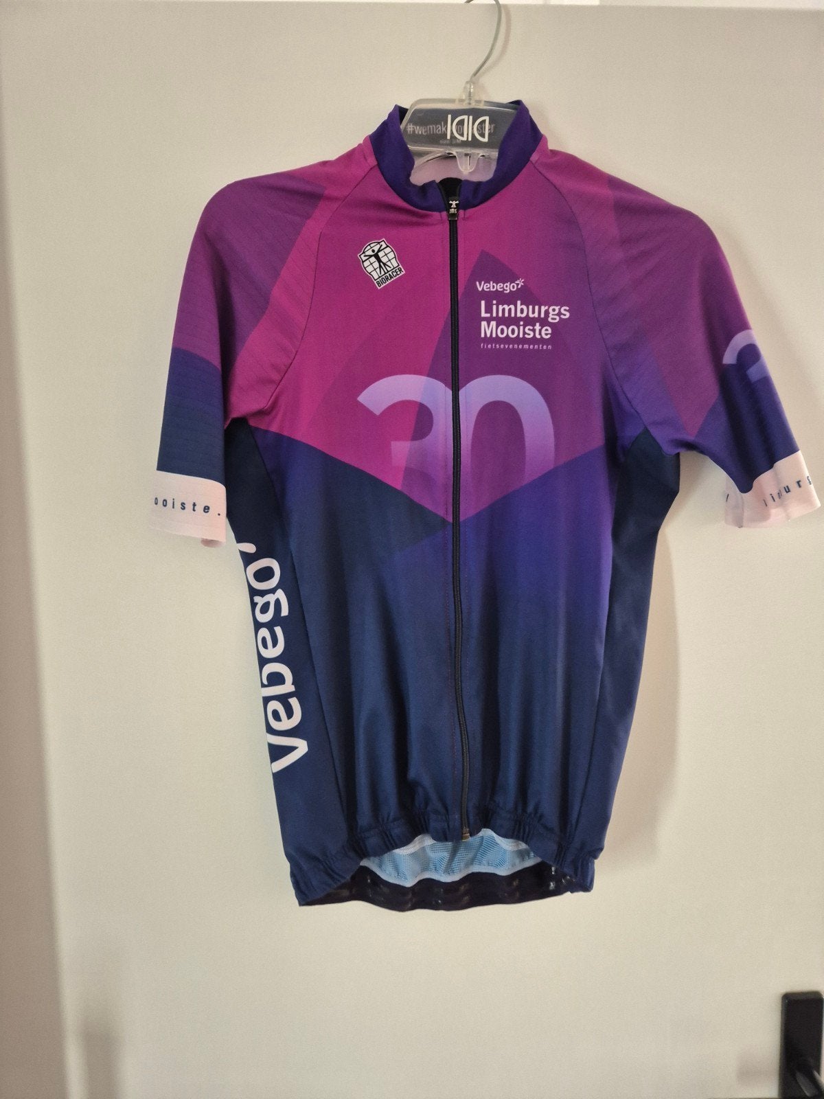 Limburg mooiste editie 2023 Wielrenshirt Maat M, Maat 48/50 (M), Paars, Ophalen of Verzenden, Voetbal