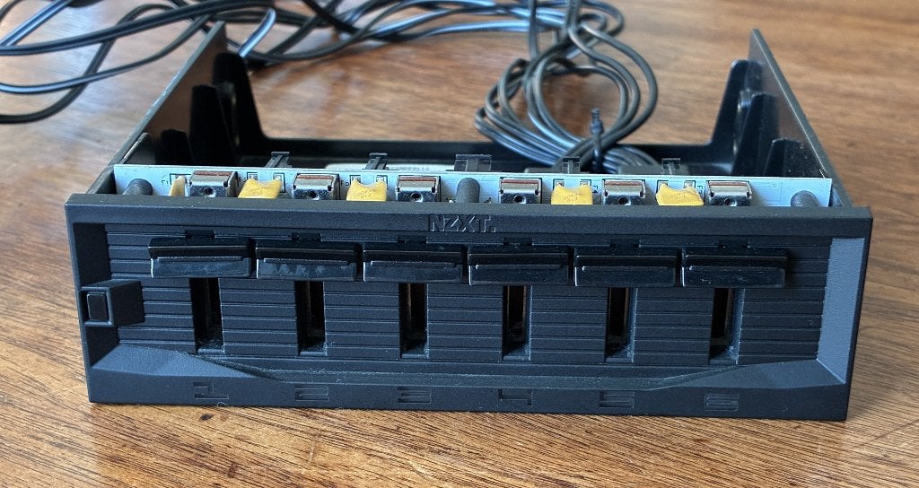 NZXT Sentry Mix 2 fan-controller, Ophalen of Verzenden, Zo goed als nieuw