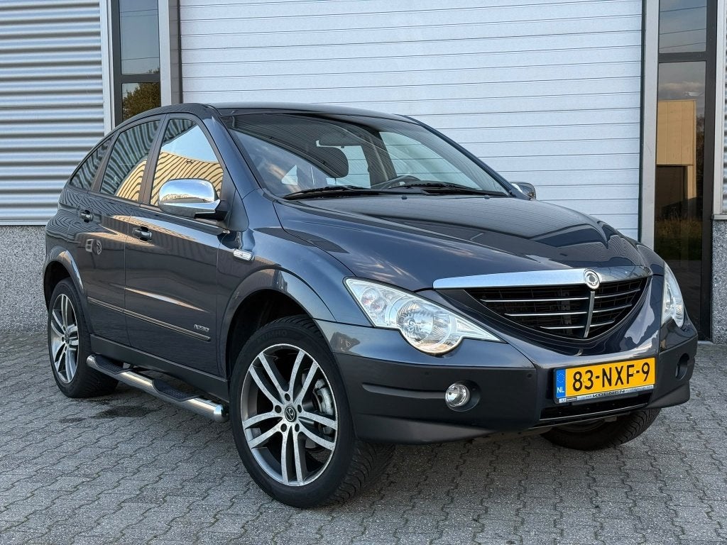 SsangYong Actyon 2.3 - AUT 4WD 2008 - trekhaak voor 2300 kg, Auto's, Automaat, Dealer onderhouden, Stof, Zwart