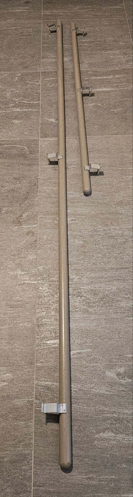 Te koop: 2x trapleuningen, hardhout, rond, in kleur, Doe-het-zelf en Verbouw, Hout en Planken, Ophalen, 25 tot 50 mm, Overige typen