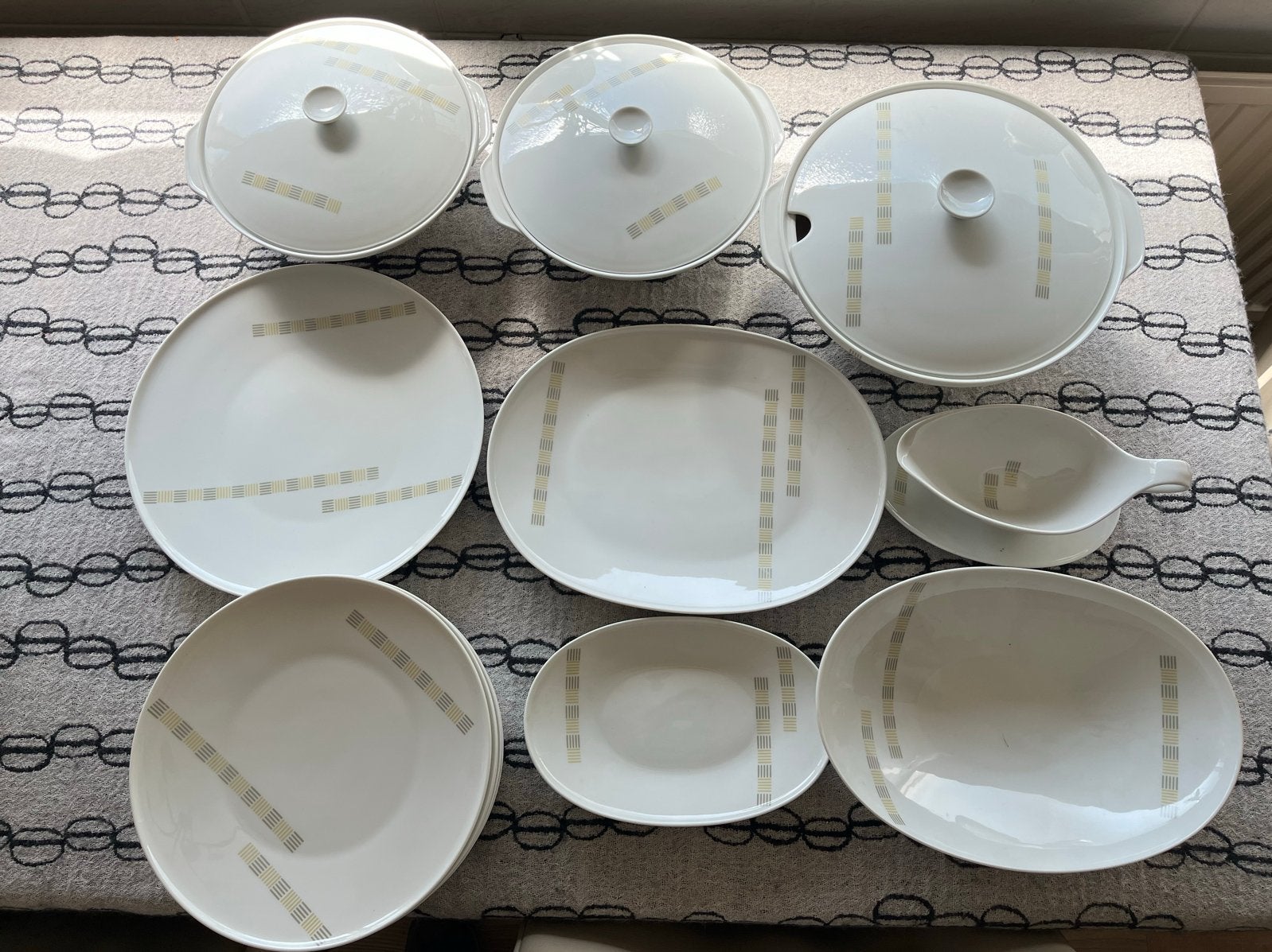 Vintage Servies Set - Compleet met Borden en Schalen, Ophalen, Gebruikt, Keramiek, Vintage